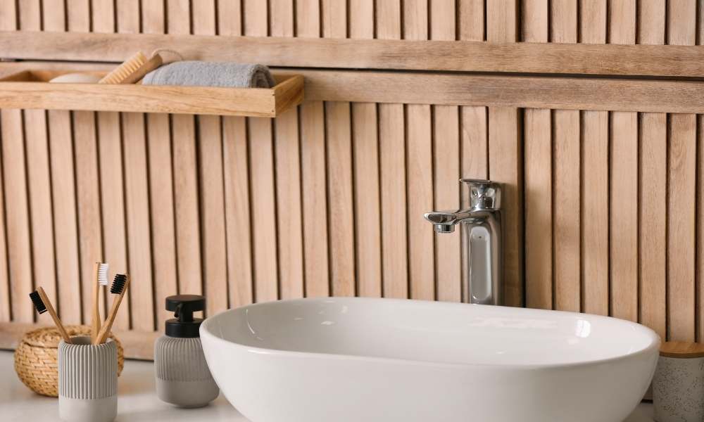 Accent with Wood Accessories in Bathroom Countertop