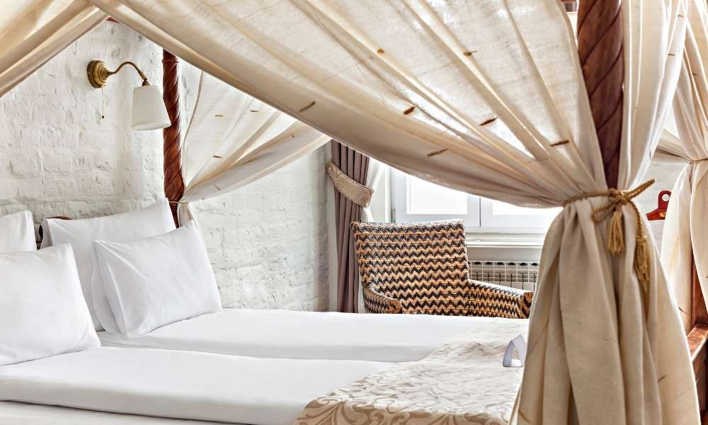 Choose Canopy Bed