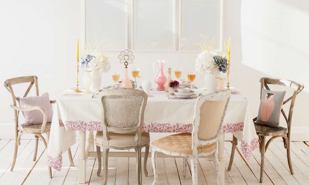 How to Decorate a Square Dining Table