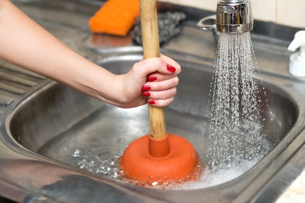 Use Plunger for Easy to Clean Drain Pipe